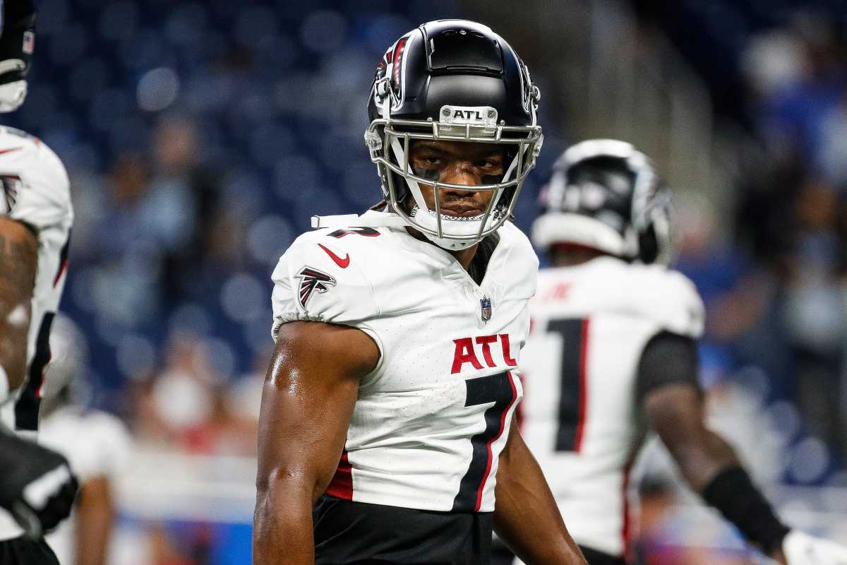 Running Back Bijan Robinson and the Atlanta Falcons will wear their white jerseys in Week 10. 