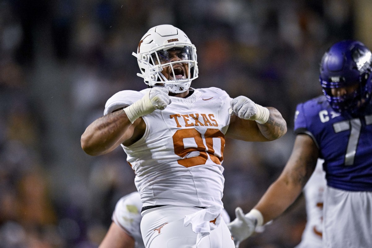 Texas Longhorns defensive tackle Byron Murphy II