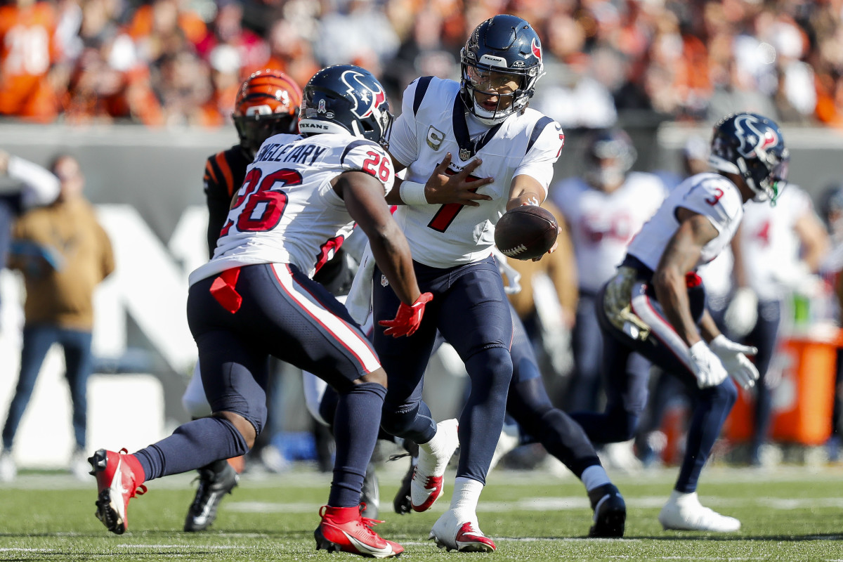 Houston Texans quarterback C.J. Stroud (7) hands the ball off to running back Devin Singletary (26) in the first half against the Cincinnati Bengals at Paycor Stadium.