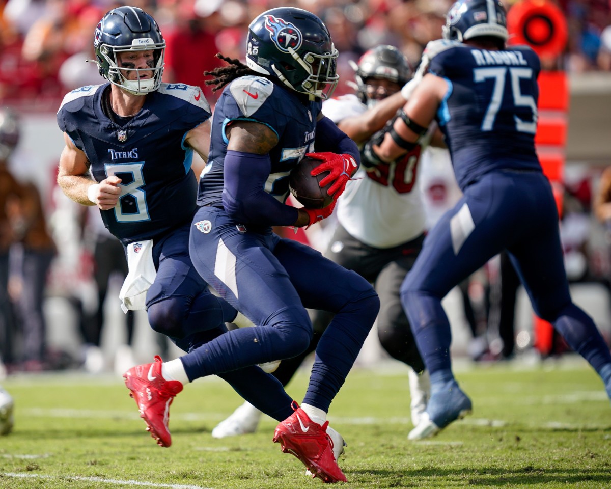 Tennessee Titans quarterback Will Levis (8) hands off to running back Derrick Henry (22) against the Tampa Bay Buccaneers at Raymond James Stadium.