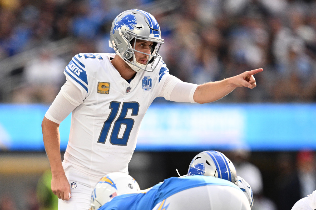 Detroit Lions quarterback Jared Goff gestures at the line of scrimmage during the first half against the Detroit Lions at SoFi Stadium.