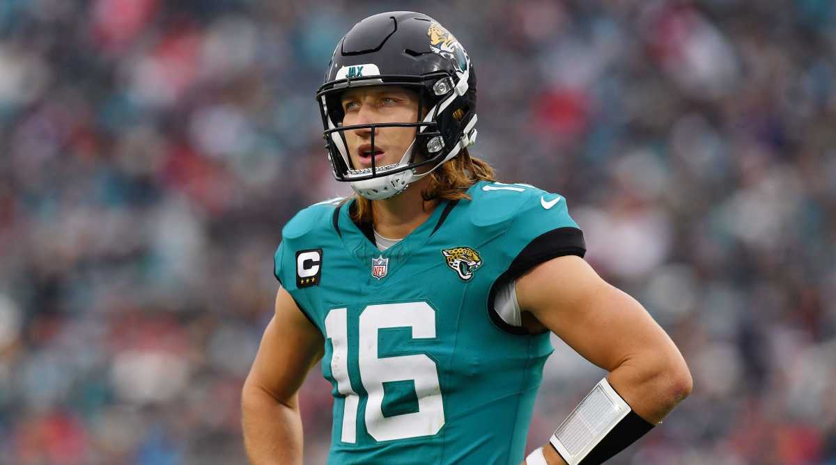 Jaguars QB Trevor Lawrence stands with his hands on his hips