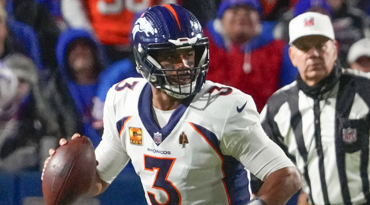 Broncos QB Russell Wilson rolls out of the pocket