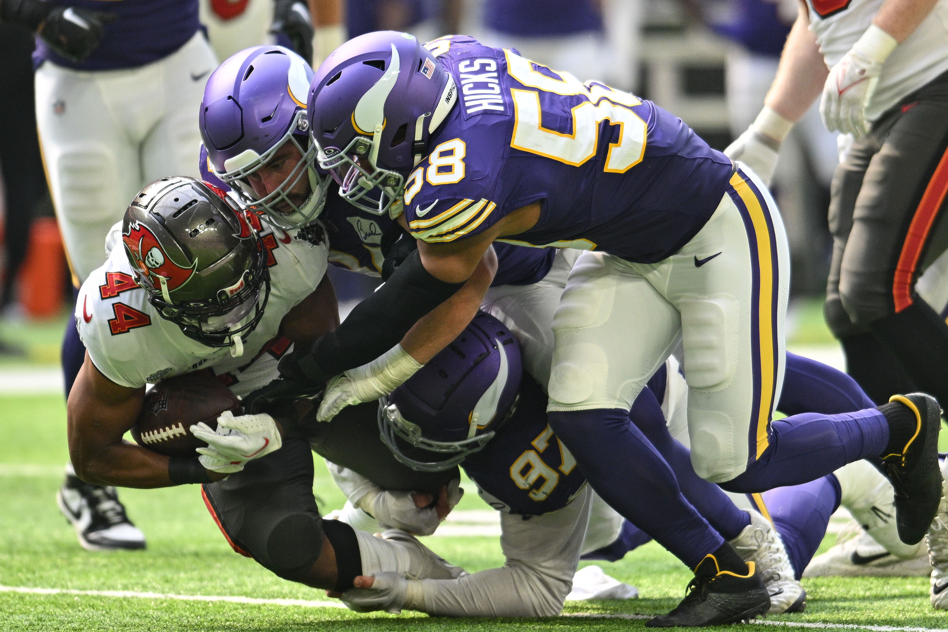 Vikings bring back LB Anthony Barr on practice squad; Jordan Hicks goes on  injured reserve - The San Diego Union-Tribune