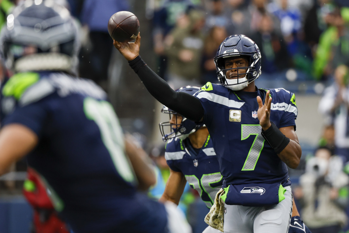 Seattle Seahawks quarterback Geno Smith (7) passes against the Washington Commanders during the second quarter at Lumen Field.