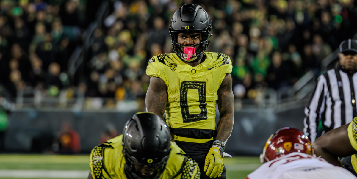 Oregon Ducks running back Bucky Irving prepares for the snap against the USC Trojans.