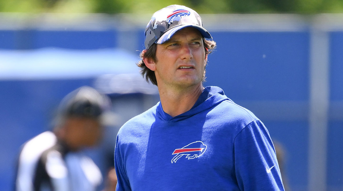 Ken Dorsey looks on during minicamp in Buffalo