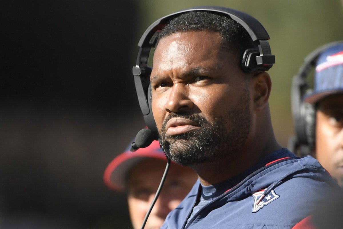 Patriots linebackers coach Jerod Mayo