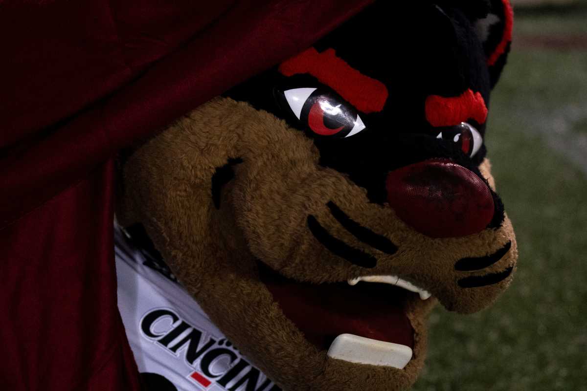 Cincinnati Basketball Adds Third Commitment From 2024 Class in Guard JJ ...