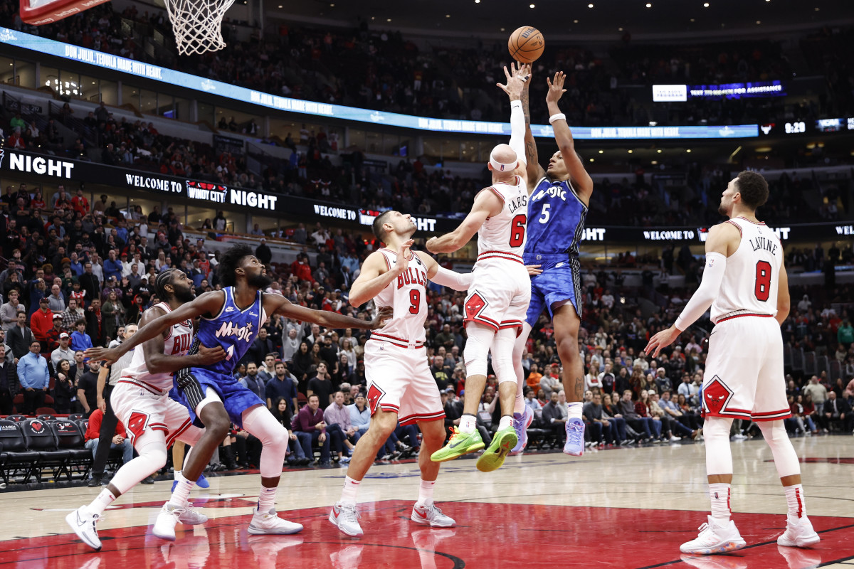 Orlando Magic forward Paolo Banchero (5) shoots a game winning basket against the Chicago Bulls during the second half at United Center.