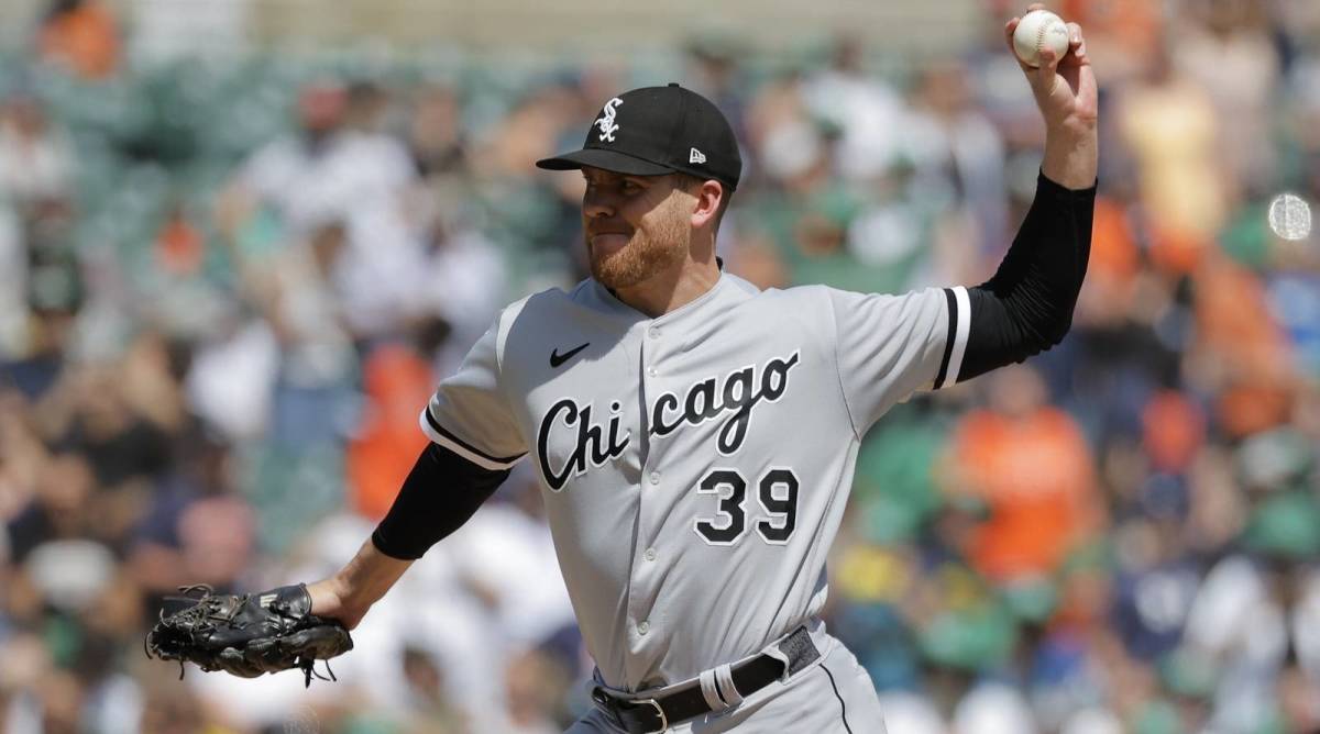 White Sox pitcher Aaron Bummer throws a pitch in a game.