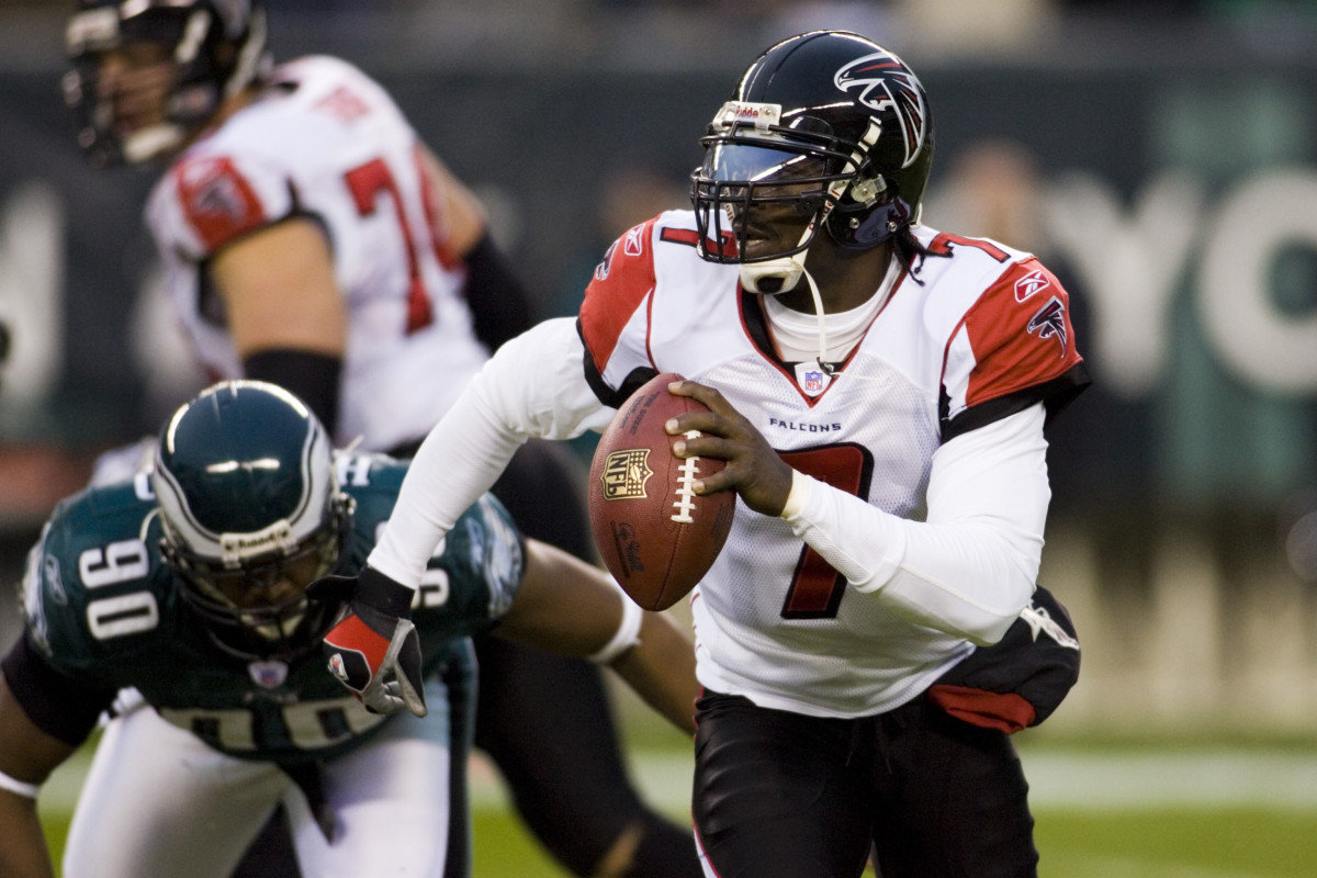Dec 31, 2006; Philadelphia, PA, USA; Atlanta Falcons quarterback (7) Michael Vick is flushed from the pocket by Philadelphia Eagles defensive end (90) Darren Howard during the first quarter at Lincoln Financial Field in Philadelphia, PA. 