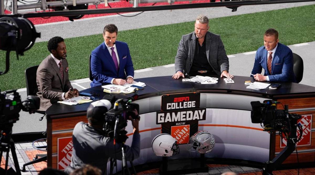 ESPN's 'College GameDay' broadcasts a show live from Columbus ahead of Ohio Sate vs. Penn State.