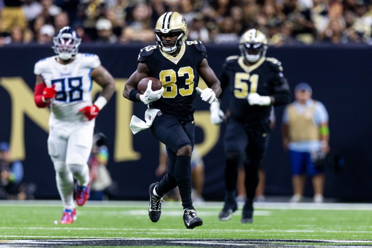 New Orleans Saints tight end Juwan Johnson (83) runs after a catch against the Tennessee Titans. Mandatory Credit: Stephen Lew-USA TODAY Sports