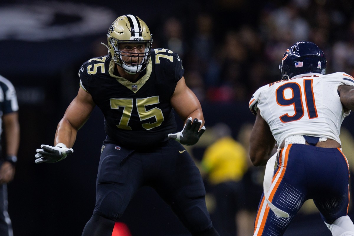 New Orleans Saints guard Andrus Peat (75) blocks Chicago Bears defensive end Yannick Ngakoue (91). Mandatory Credit: Stephen Lew-USA TODAY Sports