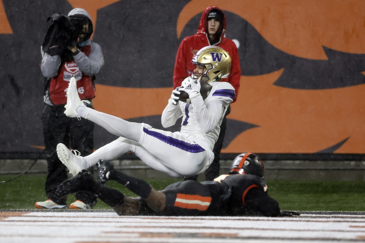 Rome Odunze catches a 12-yard touchdown pass on the UW's first drive in Corvallis.