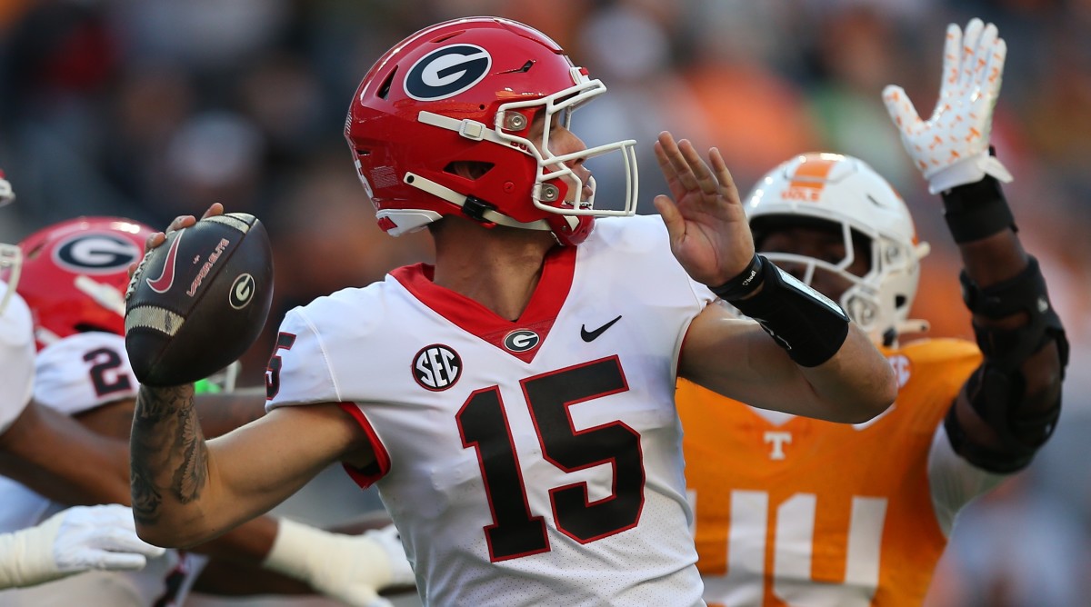 Georgia quarterback Carson Beck gets ready to throw a pass during a game against Tennessee.
