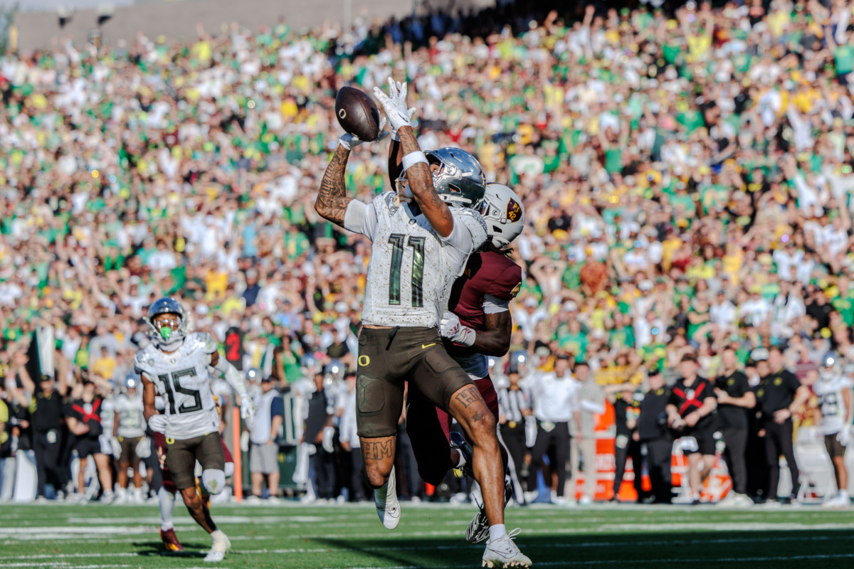Oregon Ducks wide receiver Troy Franklin catches a touchdown pass against Arizona State.
