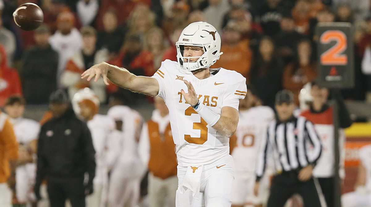 Texas QB Quinn Ewers throws a pass