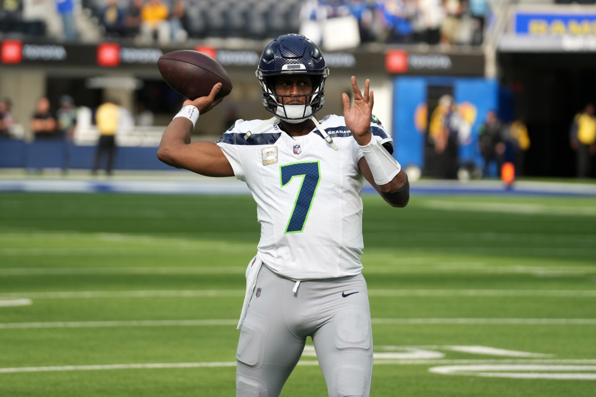 Seattle Seahawks quarterback Geno Smith (7) throws the ball during the game against the Los Angeles Rams at SoFi Stadium.