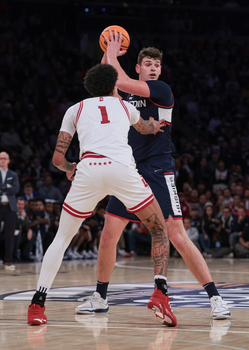 Connecticut Huskies center Donovan Clingan (32) is guarded by Indiana Hoosiers center Kel'el Ware (1) during the first half at Madison Square Garden.