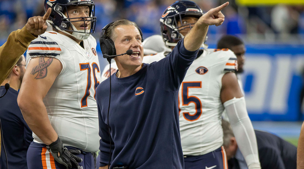 Matt Eberflus points from the Bears sideline during a game