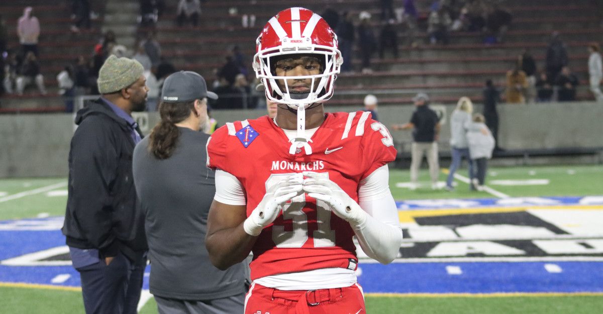 Mater Dei EDGE Nasir Wyatt throws up an Oregon O following a 42-14 win over Sierra Canyon on November 17, 2023.
