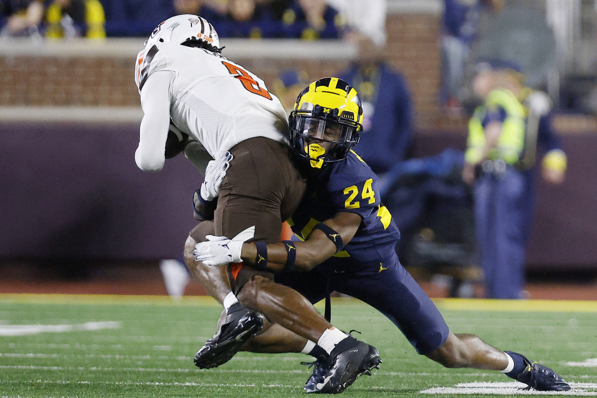 Myles Pollard makes a tackle for Michigan.