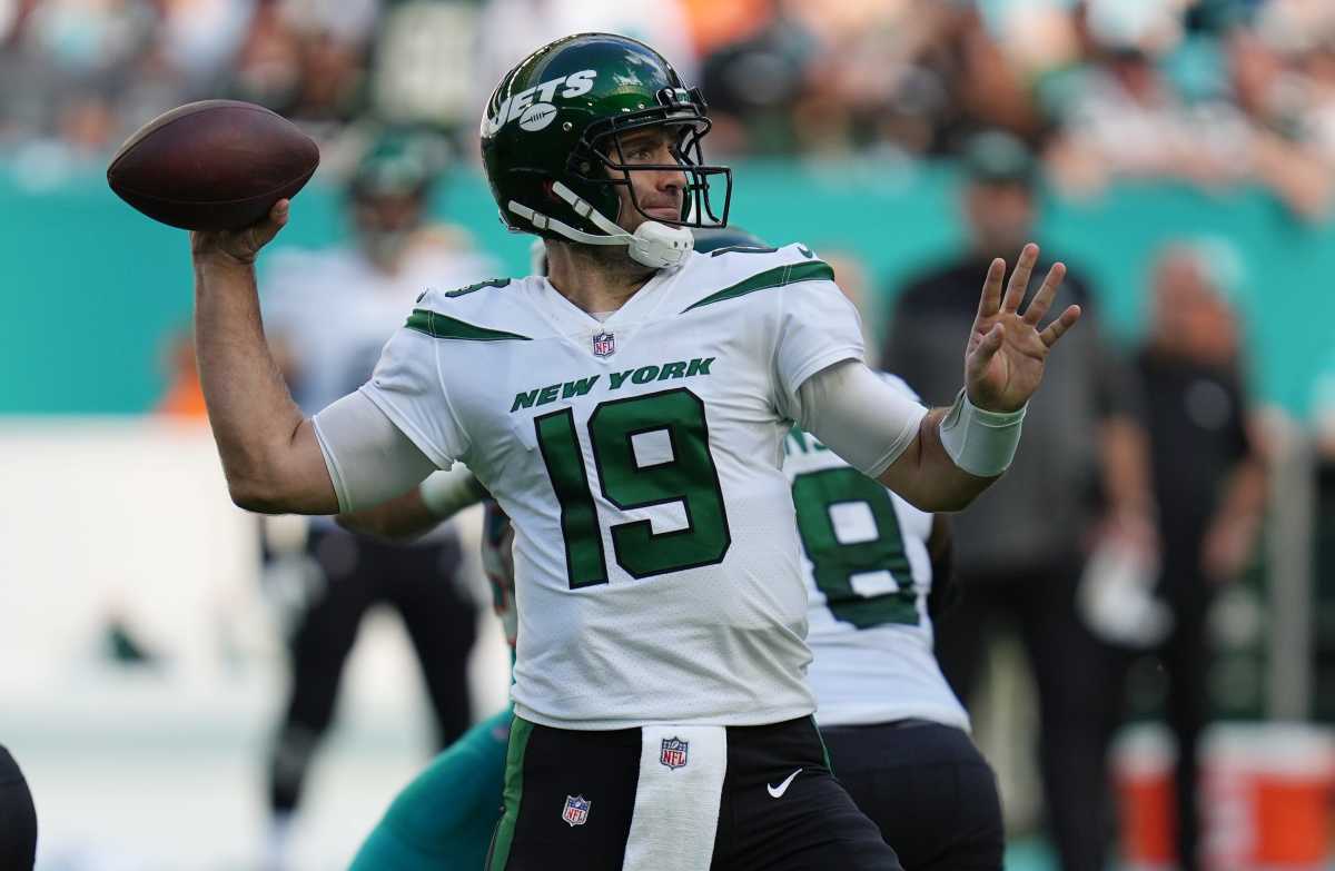 New York Jets quarterback Joe Flacco (19) drops back to pass against the Miami Dolphins during the second half of an NFL game at Hard Rock Stadium in Miami Gardens, Jan. 8, 2023.