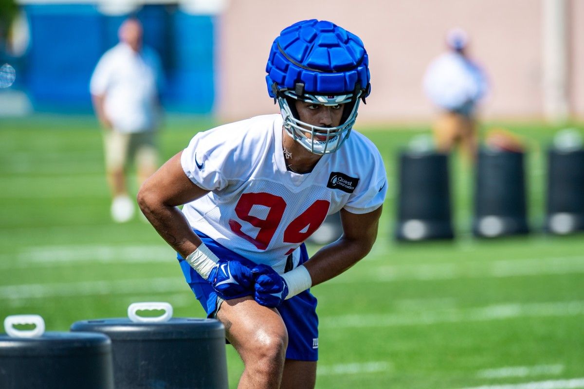 The Las Vegas Raiders signed linebacker Elerson Smith to the practice squad Wednesday.