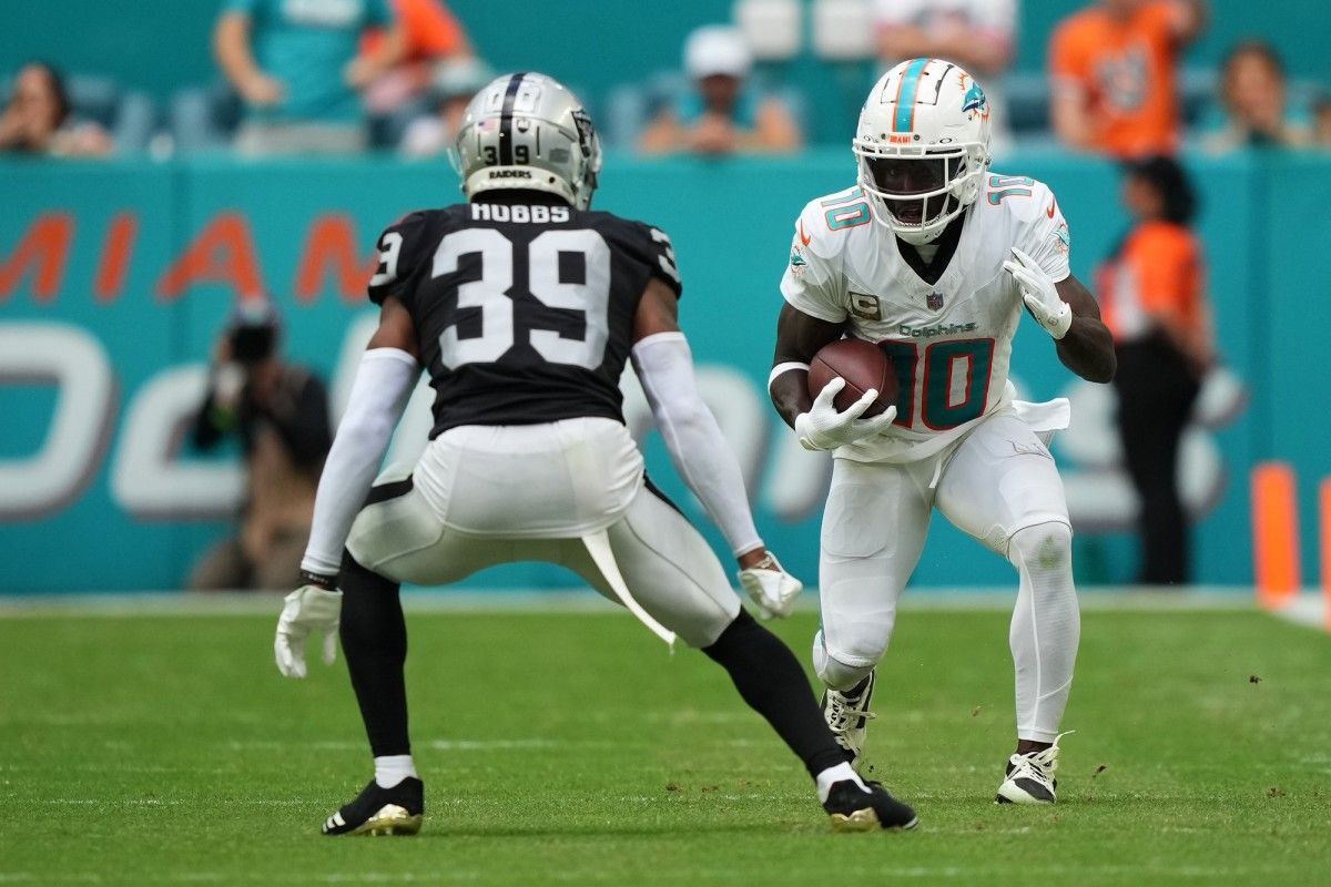 Las Vegas Raiders Nate Hobbs goes head-to-head with Kansas City Chiefs Travis Kelce