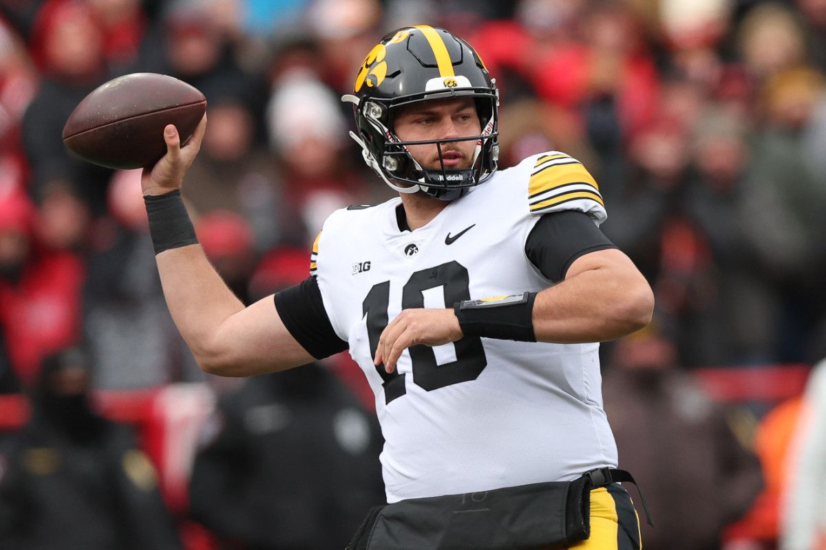 NU vs. Iowa 2023 - Deacon Hill throws pass