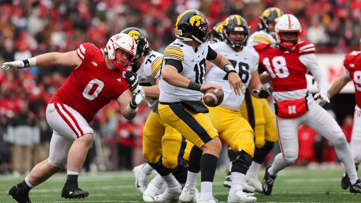 Nash Hutmacher QB pressure 2023 Nebraska-Iowa football