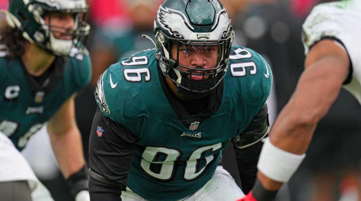 TAMPA, FL - JANUARY 16: Philadelphia Eagles defensive end Derek Barnett (96) waits for the snap during the game between the Philadelphia Eagles and the Tampa Bay Buccaneers on January 16, 2022 at Raymond James Stadium in Tampa, FL. (Photo by Andy Lewis/Icon Sportswire) NFL, American Football Herren, USA JAN 16 NFC Wild Card - Eagles at Buccaneers Icon220116094  