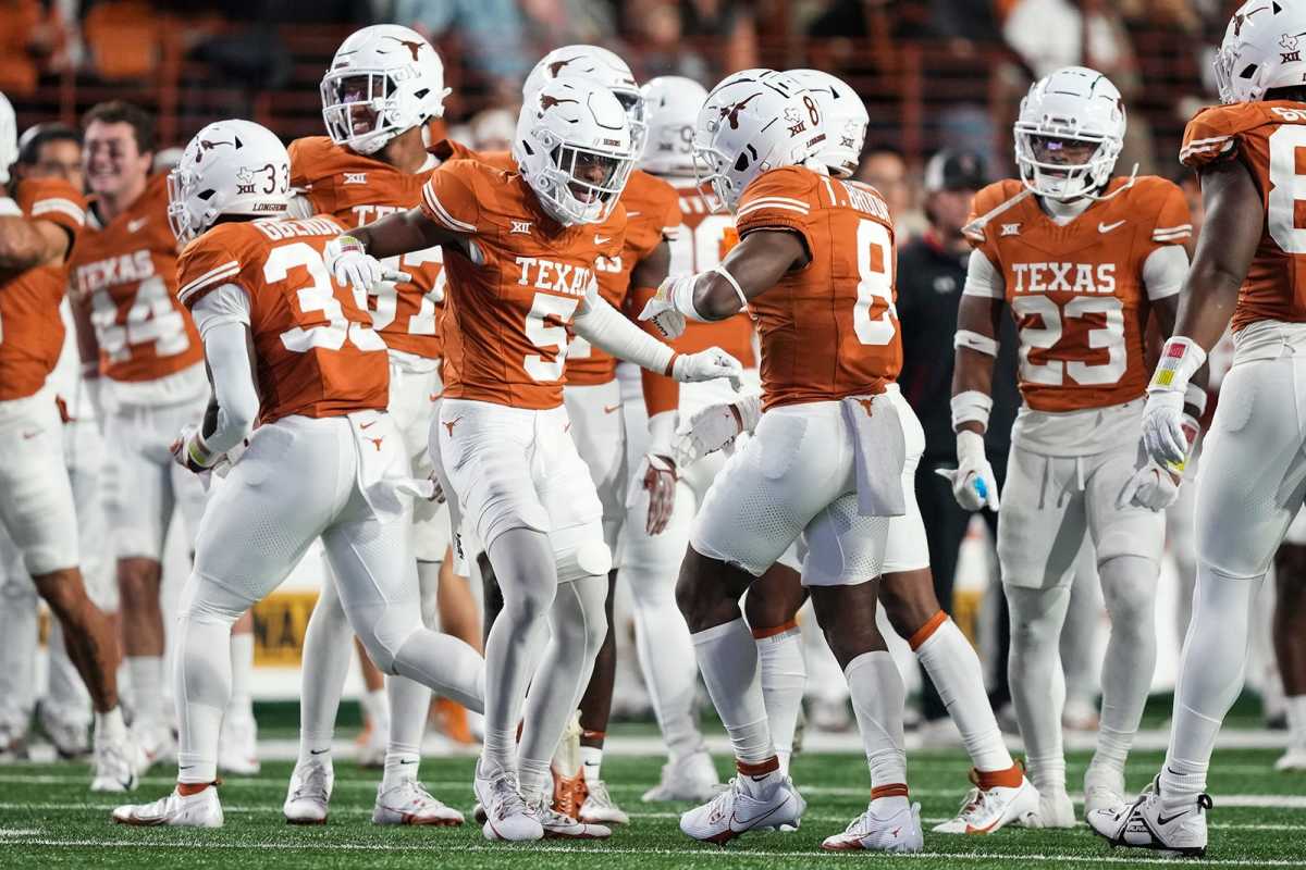 Texas Longhorns players celebrate a touchdown 