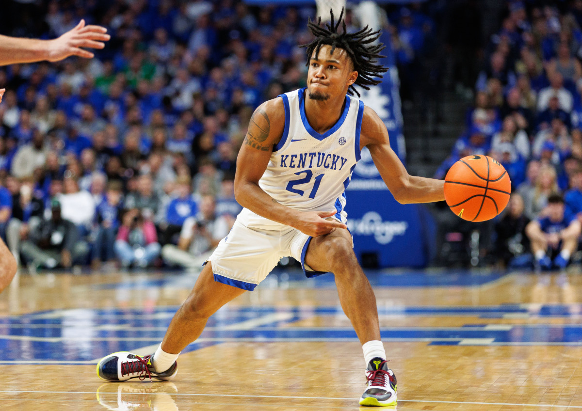 Nov 24, 2023; Lexington, Kentucky, USA; Kentucky Wildcats guard D.J. Wagner (21) passes the ball during the second half against the Marshall Thundering Herd at Rupp Arena at Central Bank Center. Mandatory Credit: Jordan Prather-USA TODAY Sports