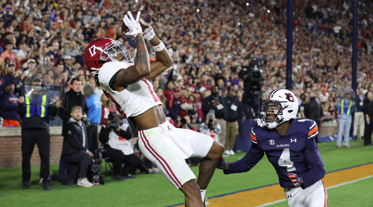 Alabama wide receiver Isaiah Bond hauls in game-winning touchdown at Auburn.