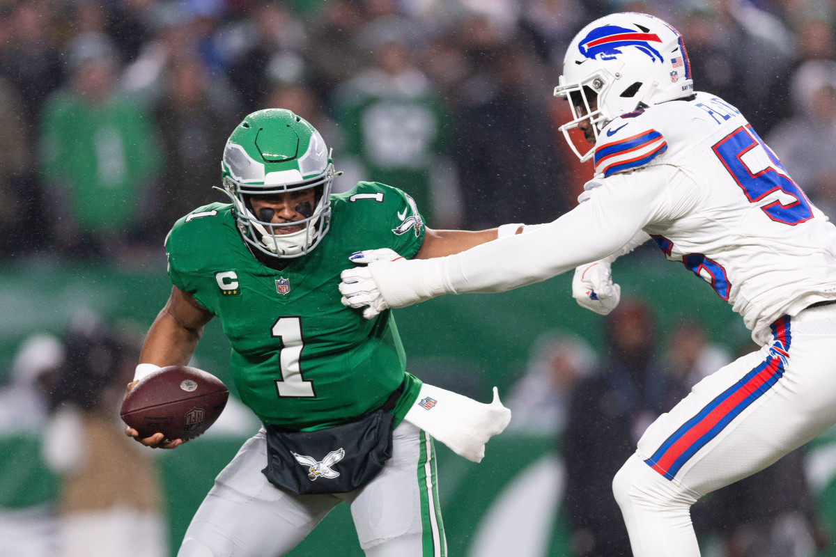 Philadelphia Eagles Commit Costly Turnovers, Trail Buffalo Bills at Halftime