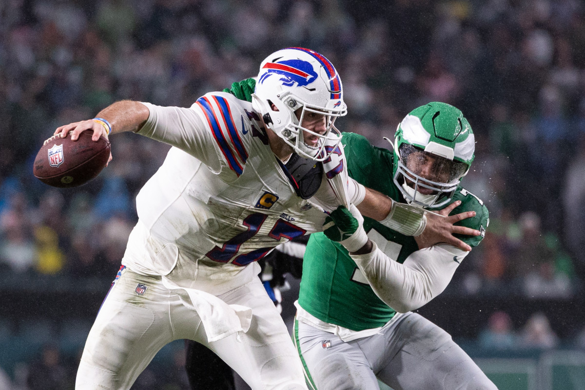Bills quarterback Josh Allen taken down by Eagles linebacker Hanson Reddick.