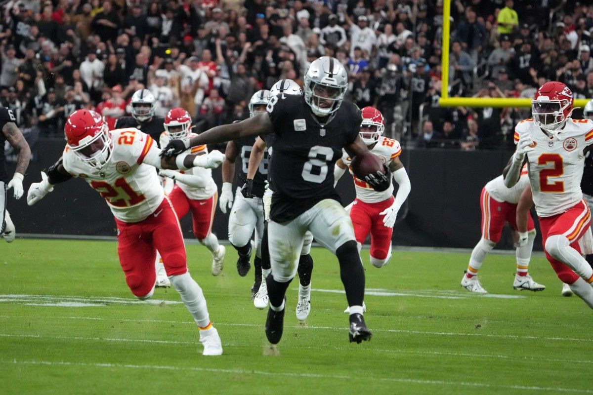 Las Vegas Raiders RB Josh Jacobs requested more touches and was productive with his opportunities against the Kansas City Chiefs.