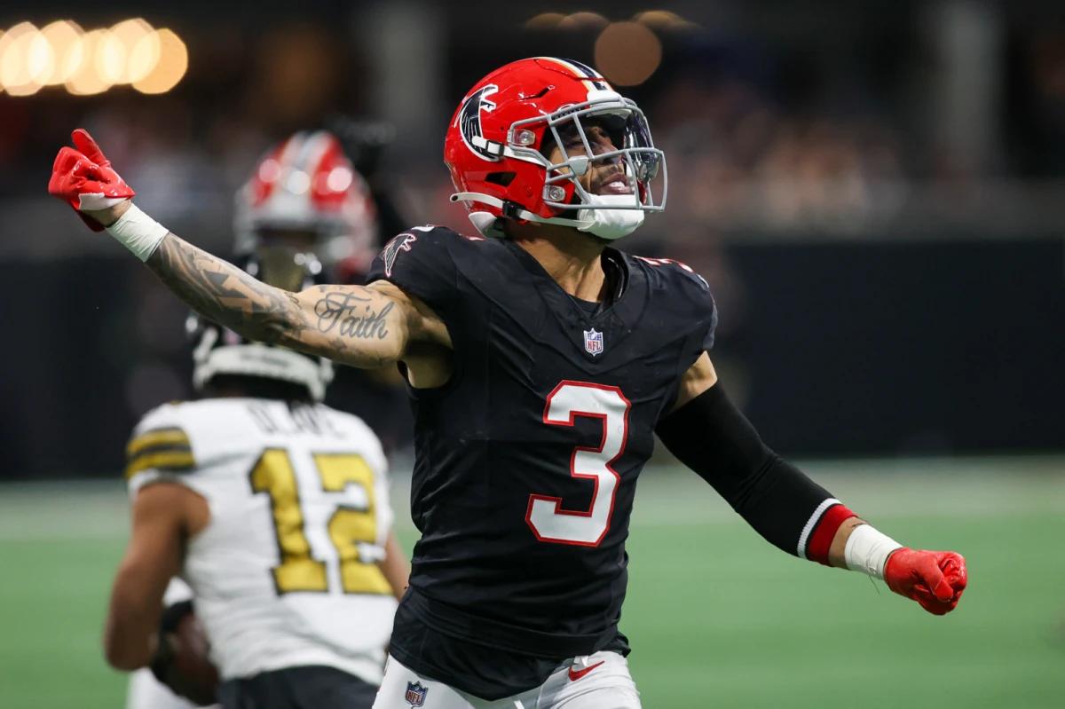 Nov 26, 2023; Atlanta, Georgia, USA; Atlanta Falcons safety Jessie Bates III (3) reacts after a stop against the New Orleans Saints in the first quarter at Mercedes-Benz Stadium.