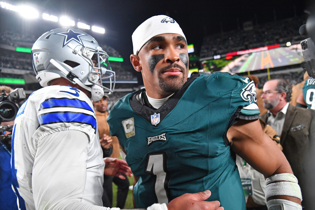 Quarterbacks Dak Prescott (left) and Jalen Hurts (right) embrace after the Philadelphia Eagles defeated the Dallas Cowboys in Week 9 at Lincoln Financial Field. 