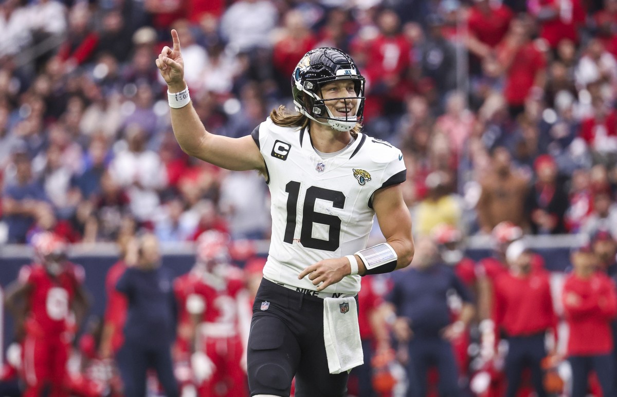 Jaguars quarterback Trevor Lawrence passed for 364 yards and a touchdown in Jacksonville's 24-21 win over Houston in Week 5.