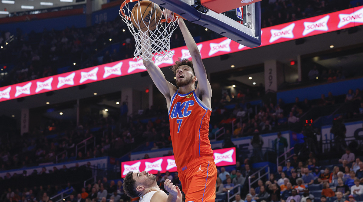 Thunder forward Chet Holmgren (7) dunks over Cavaliers forward Georges Niang (20) during the second half at Paycom Center. Oklahoma City won 128-120.