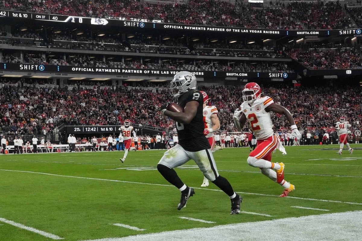Las Vegas Raiders All-Pro running back Josh Jacobs has been nominated for the FedEx Ground Player of the Week award for the second time this season.