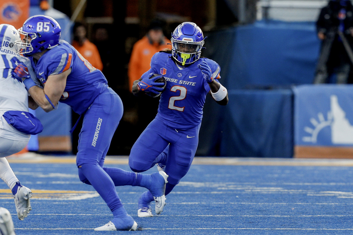 Nov 24, 2023; Boise, Idaho, USA; Boise State Broncos running back Ashton Jeanty (2) carries the ball during the second half against the Air Force Falcons at Albertsons Stadium. Boise State defeats Air Force 27-19. Mandatory Credit: Brian Losness-USA TODAY Sports