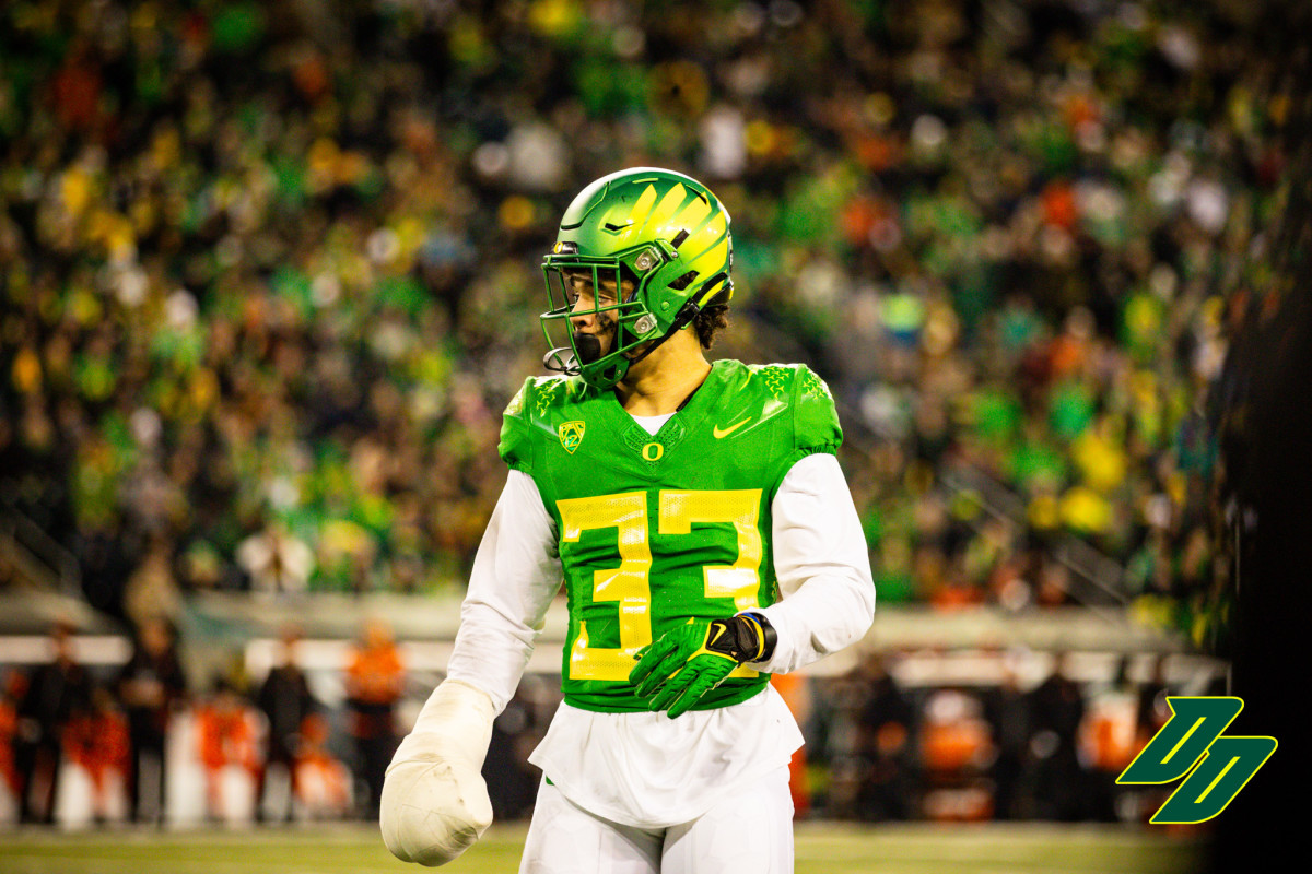 Oregon Ducks safety Evan Williams in a game against the Oregon State Beavers.