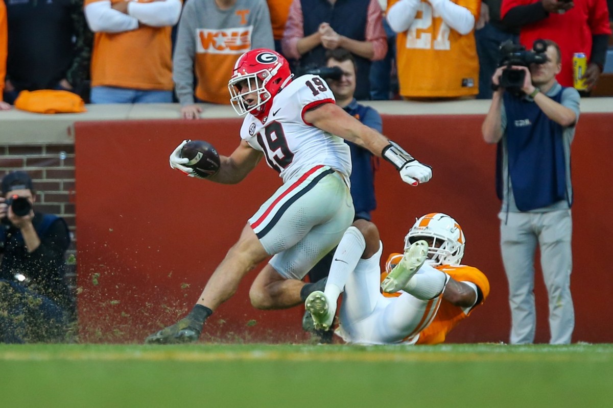 Nov 18, 2023; Knoxville, Tennessee, USA; Georgia Bulldogs tight end Brock Bowers (19) runs for a touchdown against Tennessee Volunteers defensive back Jaylen McCollough (2) during the first half at Neyland Stadium. Mandatory Credit: Randy Sartin-USA TODAY Sports  