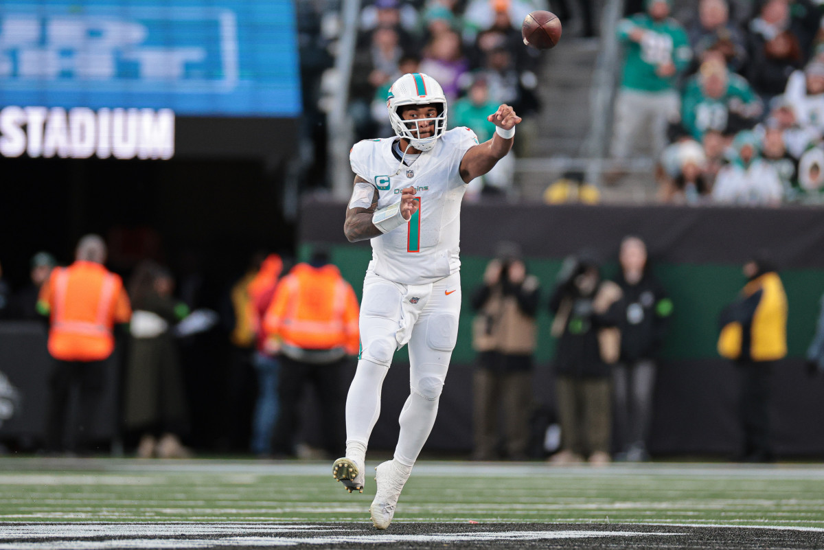 Tua Tagovailoa throws the ball out of his left hand