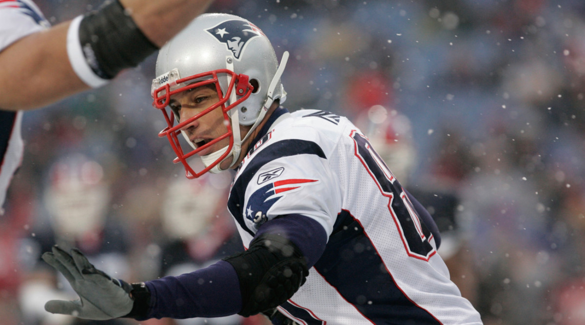 New England Patriots tight end Christian Fauria celebrates a touchdown catch in 2005.